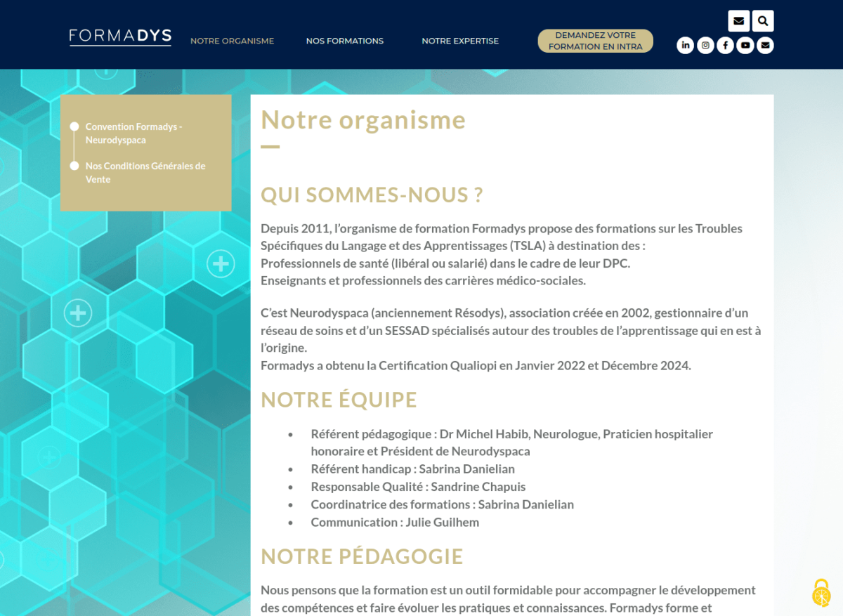 Page de rubrique avec menu de gauche flottant sur fond beige, permettant un accès rapide, intertitre de couleur et texte. Le fond de page est une image abstraite dans les tons bleus