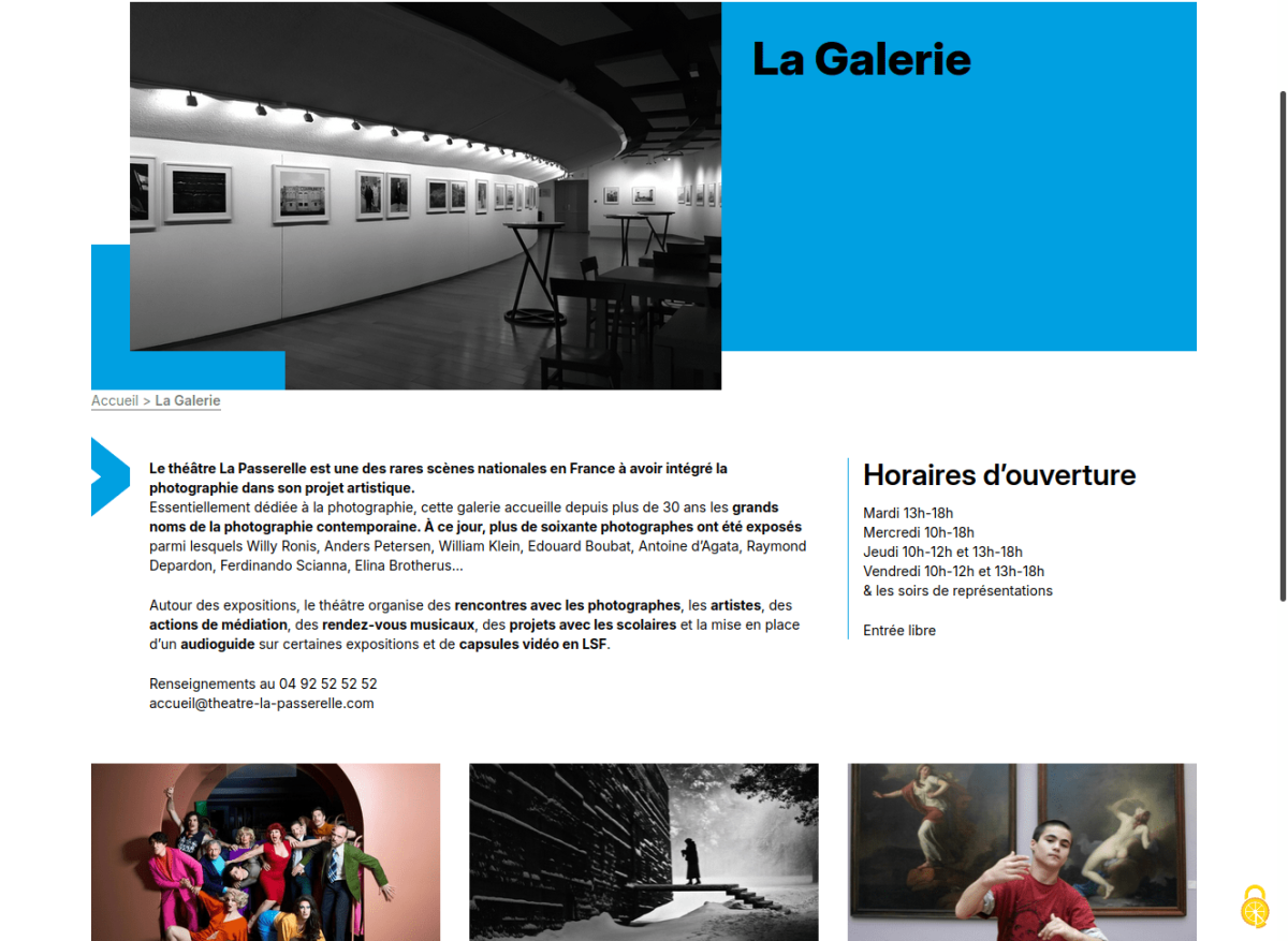 Photo et cartouche bleu. Présentation de la Galerie en partie gauche et la colonne de droite affiche les horaires d'ouverture. Ensuite, une ligne de 3 éléments pour présenter les premières expositions.