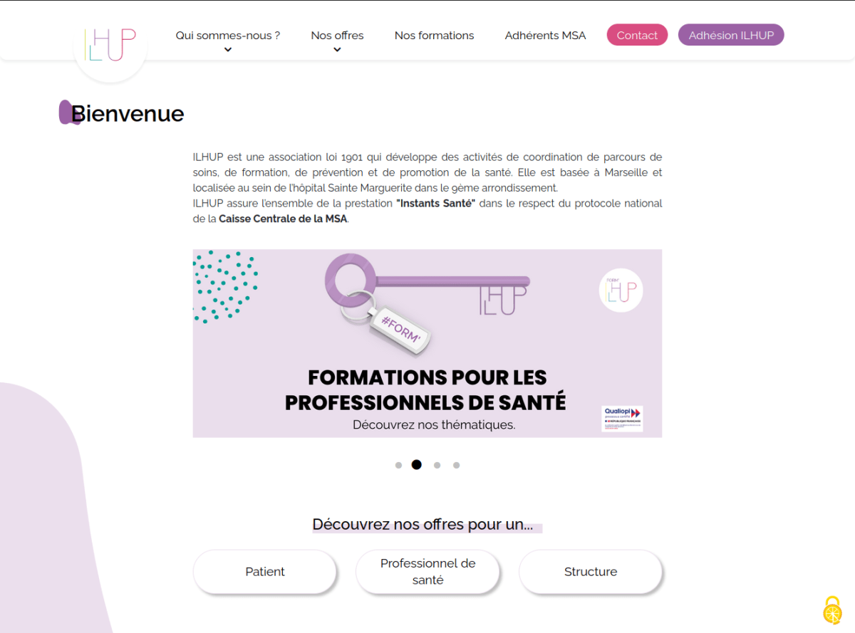 Page d'accueil du site fond blanc, bandeau menu, texte de présentation et slider avec visuel suivi des offres sous-formes de boutons arrondis et ombrés