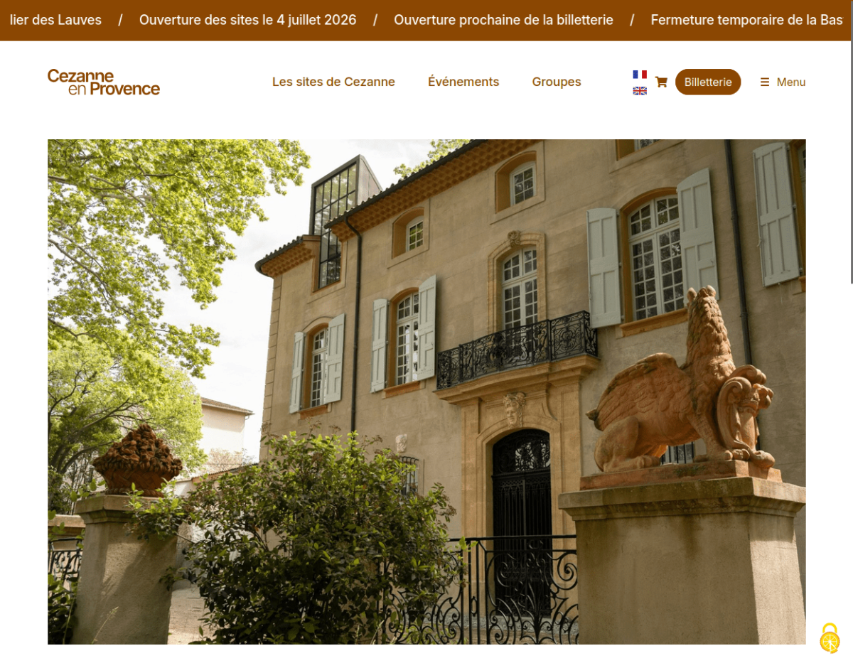 Page d'accueil du site avec logo et menu restreint complété par un menu hamburger, visuel pleine largeur de la Bastide du Jas de Bouffan